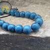 Pulsera de Howlita azul con cordón ajustable 6mm - Imagen 4