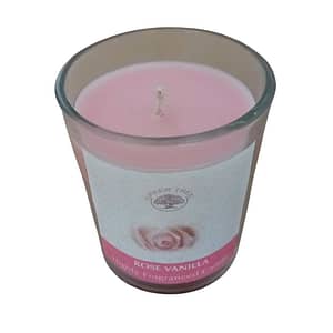 Candela a coppa profumata alla rosa e alla vaniglia dell'albero verde