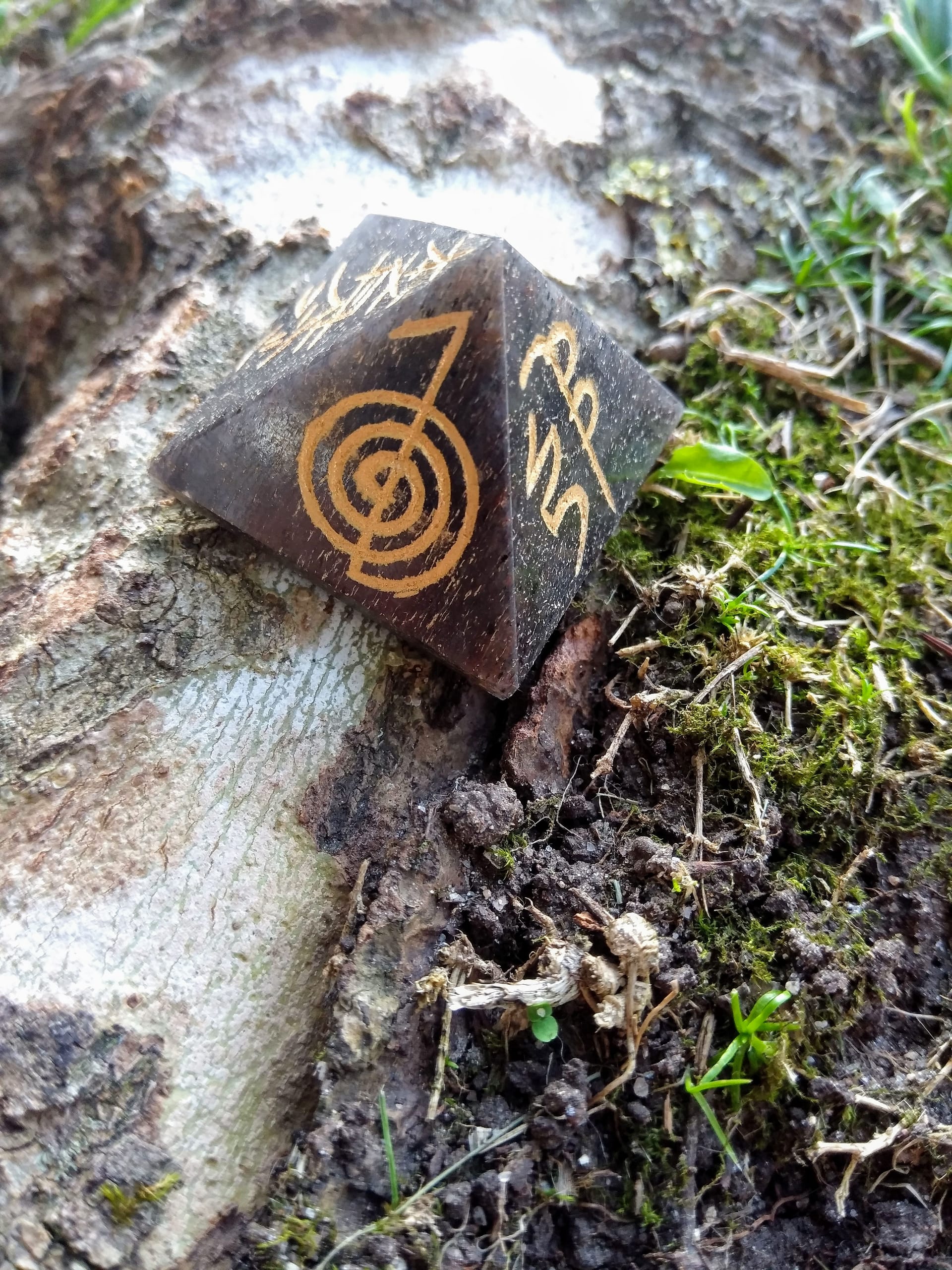 Pirâmide Chakra Símbolos Reiki Quartzo Negro - Image 2