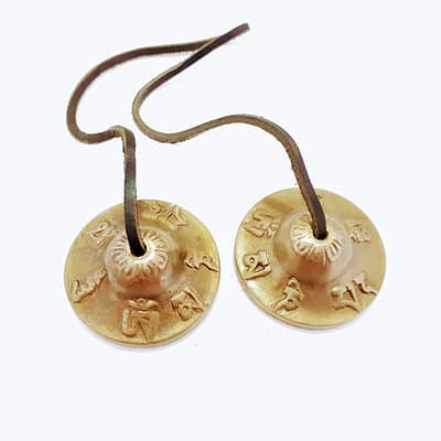 Ting-Sha Címbalos Tibetanos Om Mani Padme Hum 6cm (Latão)